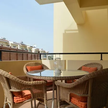 Cosy 1 Bed Flat Апартаменты *