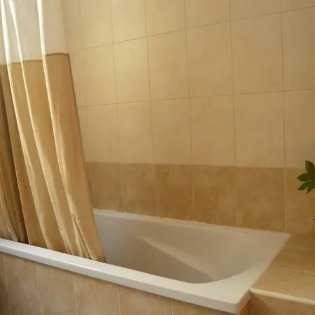 Cosy 1 Bed Flat *